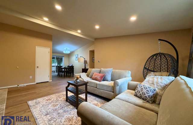 Furnished 2BR SW Portland Home Near OHSU, St. Vincent, Nike & Tigard Gallery 4