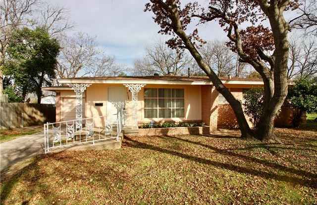 6708 Hemsell Place Gallery 2