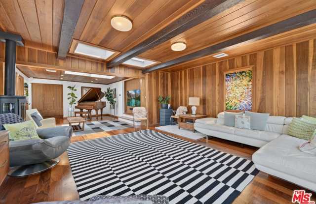 1738 Topanga Skyline Dr photos photos