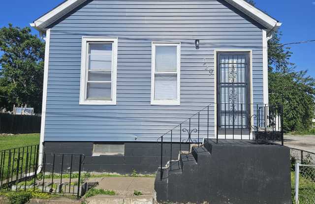 929 6th St photos photos