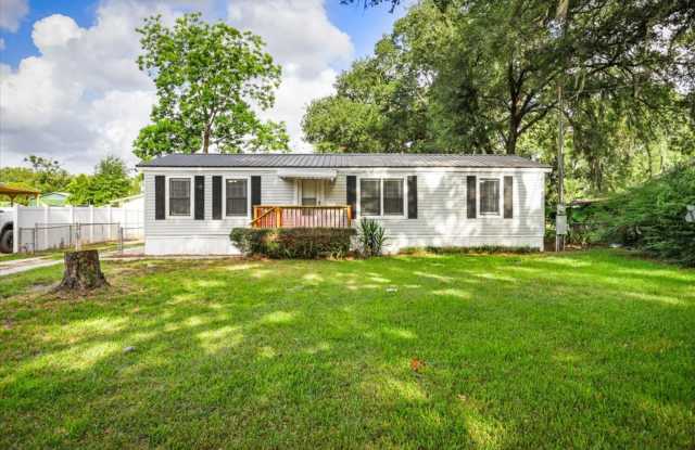 Spacious 3BR/2BA with Fenced Yard, Stainless Steel Appliances & Prime Westside Location photos photos