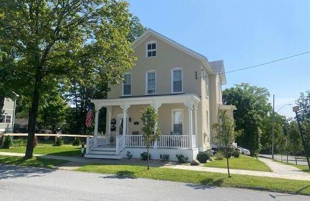 90 Catherine Street unit: 2 photos photos