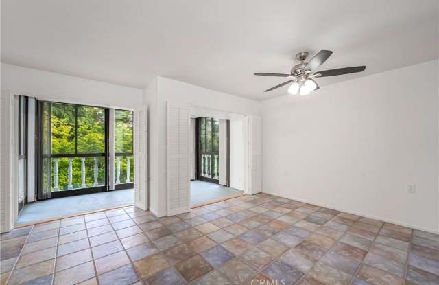 2404 Via Mariposa W Gallery 4
