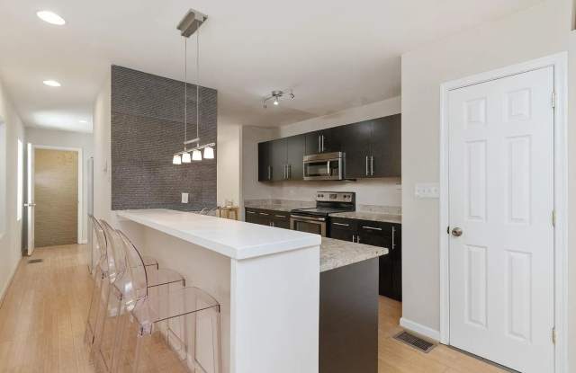 Spacious 4-Bedroom Townhome Near Johns Hopkins! - 2105 East Madison Street, Baltimore, MD 21205