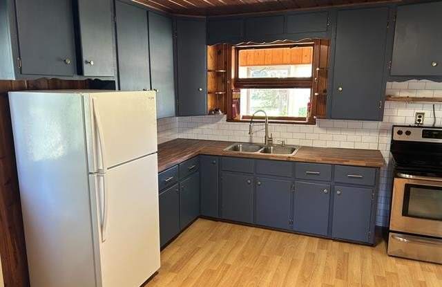 10940 W Grand River Road Gallery 3