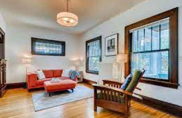 JUNE MOVE IN- HAMLINE UNIVERSITY - 5 BEDROOM Gallery 4