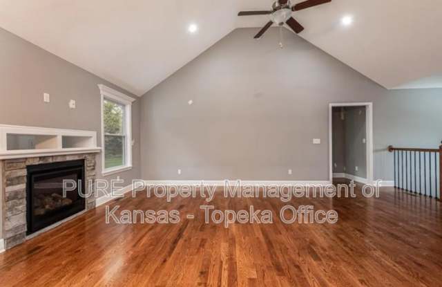 4766 LakeCrest Dr Gallery 4