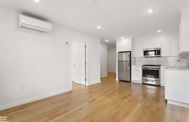 95 DIAMOND Street Gallery 2