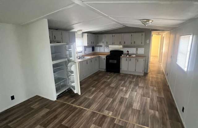 Renovated 3-Bed, 2-Bath Mobile Home photos photos