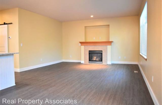 3001 208th Pl SW Gallery 4