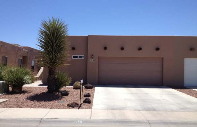 Nice townhome located off Foothills and Telshor. photos photos