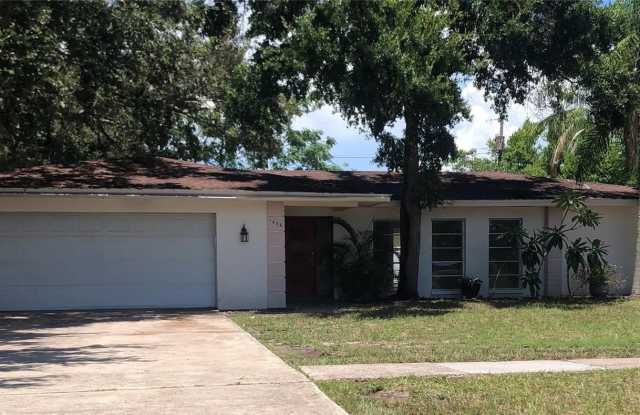 1652 SUNSET POINT ROAD photos photos
