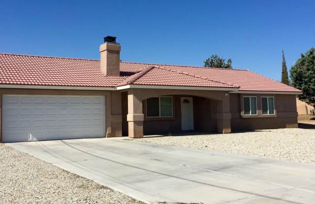 SPACIOUS 3 BEDROOM PLUS BONUS ROOM IN HESPERIA!! Gallery 4
