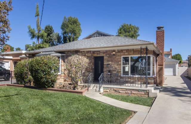 6834 Forbes Ave  - Lake Balboa Gem Gallery 1