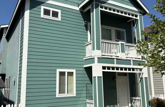 Move-In Ready 2-Story Home by Virginia Lake photos photos