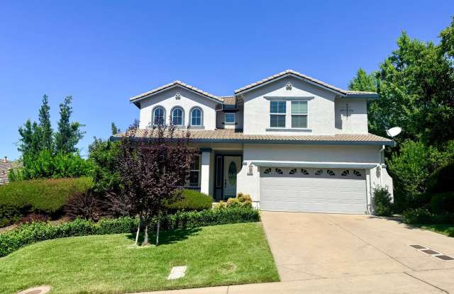 5-Bed Gated Family Oasis | Prime Location & Backyard Space photos photos