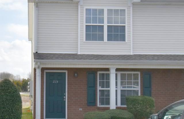 Adorable 2BR/2.5BA townhome in Murfreesboro, close to I-24! photos photos