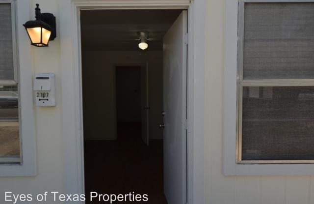 2107 Chicon Street Gallery 4