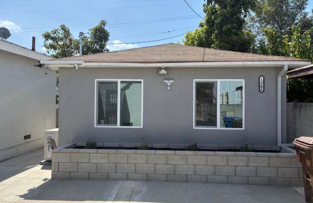 COZY 2 BEDROOM BACK HOUSE Gallery 1