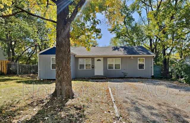 403 E 92nd Ter - 403 East 92nd Terrace, Kansas City, MO 64114
