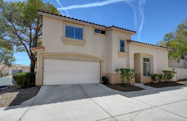 Gated community with Community Pool, THIS IS HOT!!! Gallery 4