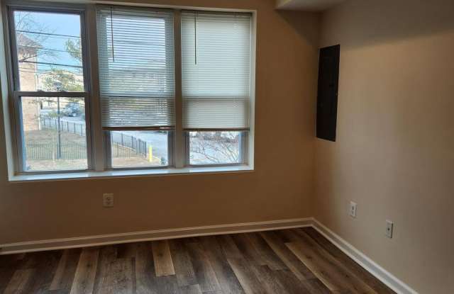 1621 BUTLER STREET SE Gallery 2