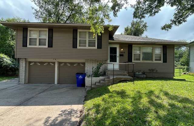 COMING SOON! 3 Bed 1.5 Bath Home! $1450.00 - 12018 Belmont Avenue, Grandview, MO 64030