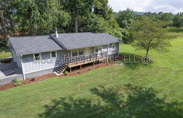 Beautiful Private Ranch House - Stream, Yard, Big Garage photos photos