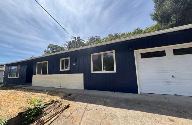 Remodeled home 3 bedroom 2 bath with bonus room 1188 NE Lincoln St photos photos