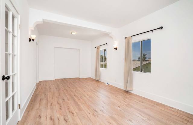Cozy 1 Bed / 1 Bath with Stainless Steel Kitchen, Parking, and More – 3960 1/2 W 27th St photos photos
