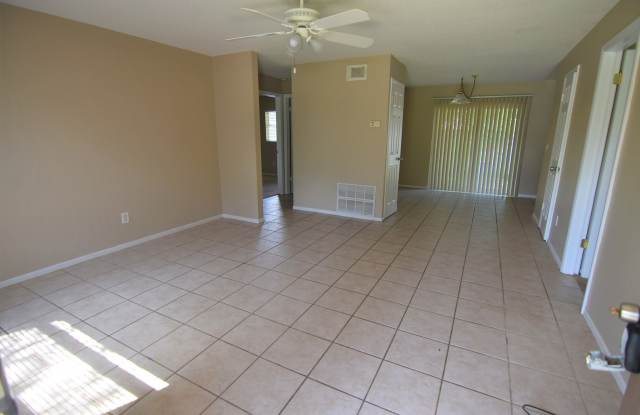 Super cute home in Longwood AVAILABLE JULY 1st! Gallery 3