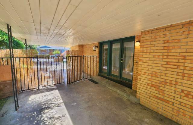 Charming 3 Bed 1 Bath Home in Kennydale Gallery 3