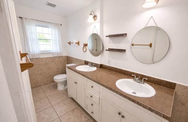 Lovely 2 beds/2 baths for rent Gallery 3
