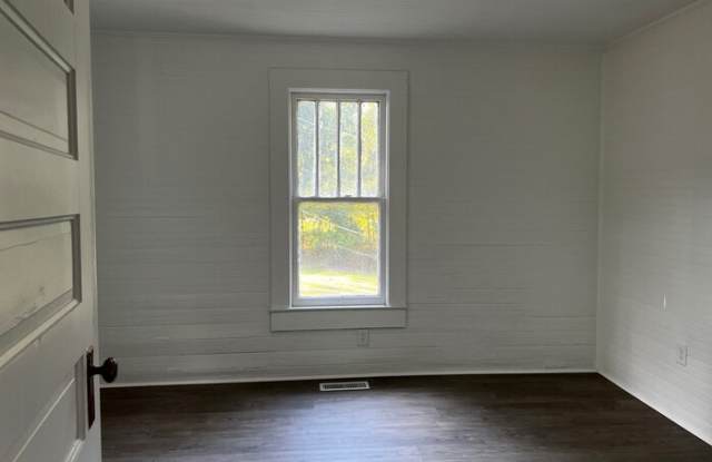 209 Berry Avenue Gallery 4
