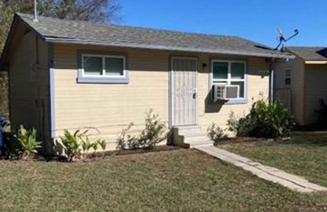 402 Uhl - 402 Uhl Rd, Red Oak, TX 75154