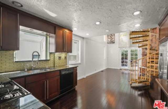 1665 North Beverly Glen Boulevard Gallery 3
