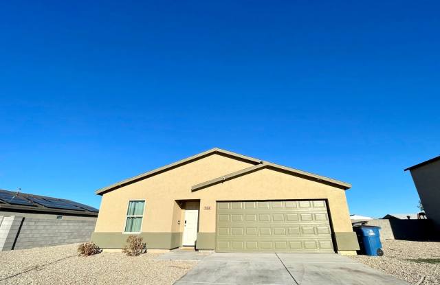 New 4 Bedroom Home in Bullhead City! AVAILABLE FURNISHED OR UNFURNISHED! Gallery 3