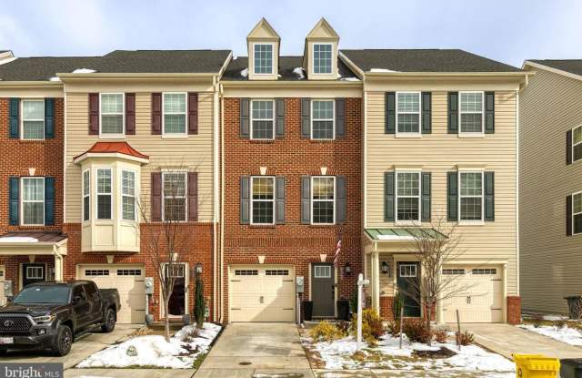Welcome to Daydream Crescent, a STUNNING 2bd, 2.5bth, 1 car garage townhome photos photos
