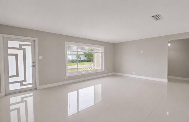7180 NW 10th Court Gallery 4