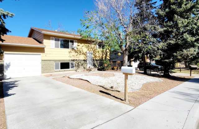 4 bedroom home with fenced back yard! photos photos