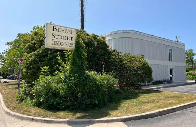 Beech St. Apartment Available May 31st! - 124 Beech Street, Traverse City, MI 49684