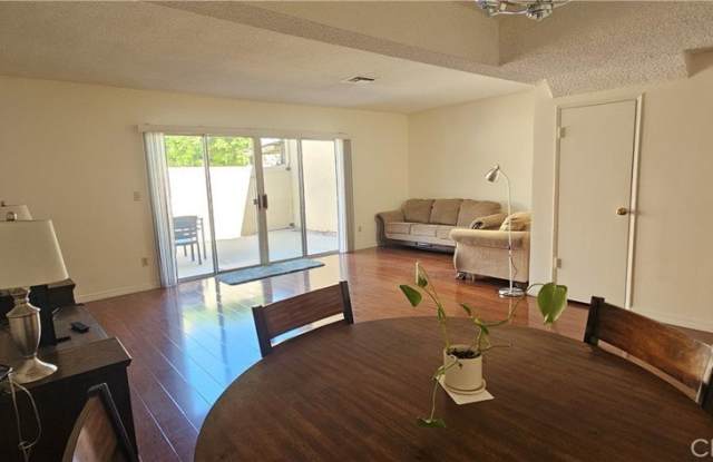 6334 Morse Avenue Gallery 2