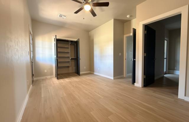 Beautiful 3-Bedroom Duplex with Modern Finishes | Lawton, OK Gallery 4