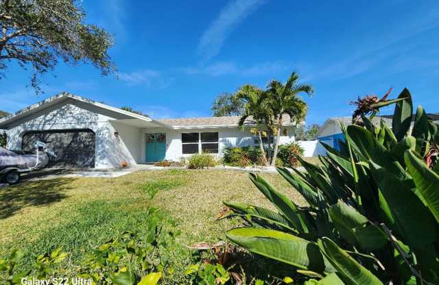 Beautiful Beachside Pool Home photos photos