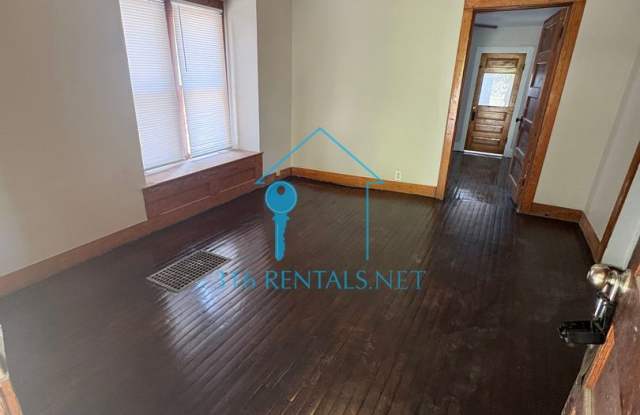 $1,249 - 4 bedroom / 1 bathrooms - Large Home! Gallery 3