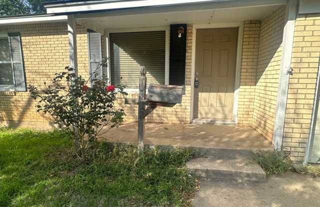 Adorable Home Next to Bivins Elementary! Gallery 1