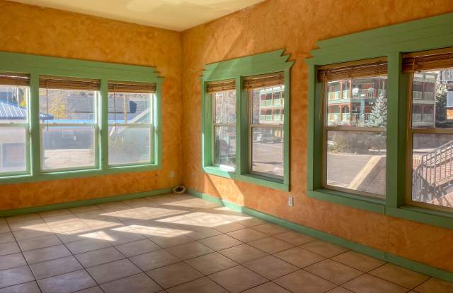 206 Eagle Street Gallery 3