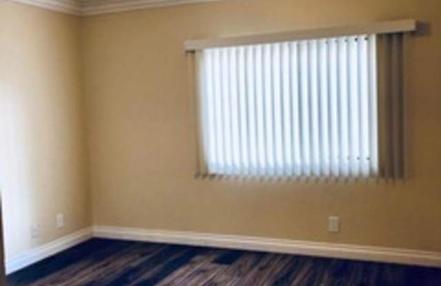 1726 WINONA Gallery 4