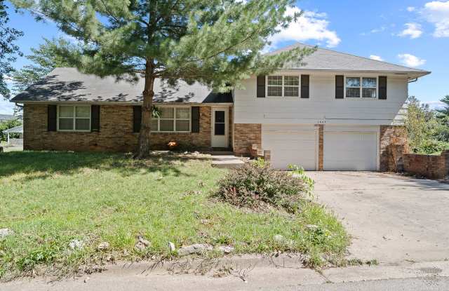Charming  Newly Updated 2BR Duplex with Fenced Yard  Garage photos photos