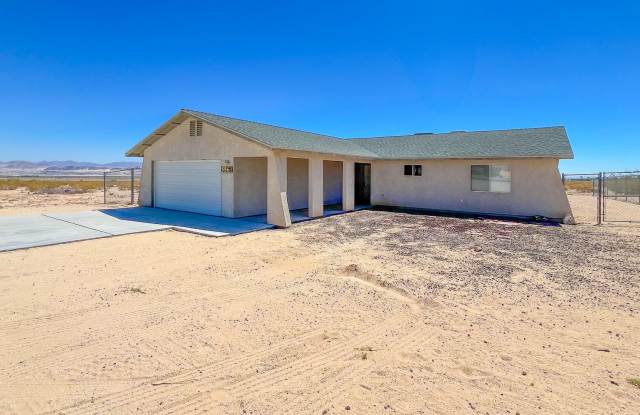 Cute 3 Bedroom 2 Bathroom Home Gallery 1